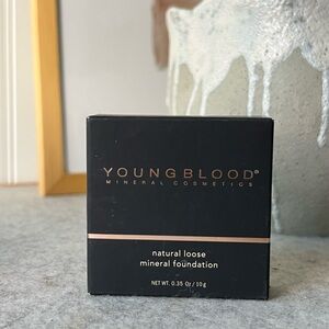 Youngblood Natural Loose Mineral Foundation - warm beige